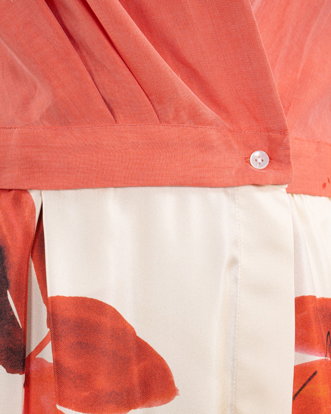 shop SARA ROKA  Abito: Sara Roka abito "Jemma Long".
Maxi gonna a portafoglio con stampa floreale multi-color.
Camicia con maniche lunghe in cotone muslin, oversize con spalle scese.
Gonna a portafoglio in seta.
Composizione: 69% Cotone, 31% Seta (Camicia); 100% Seta (Gonna).
Made in Italy. JEMMA LONG S1Q1392-AA number 9498291